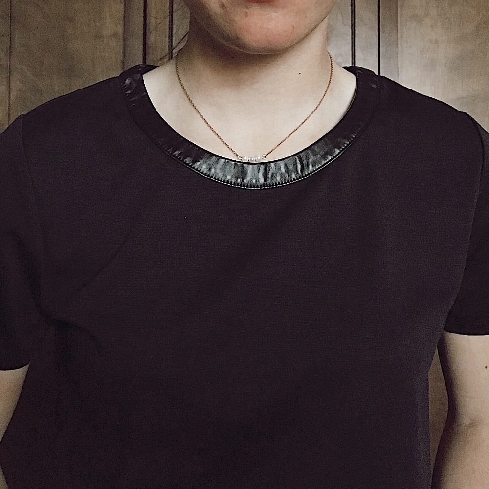 Black t-shirt with leather collar